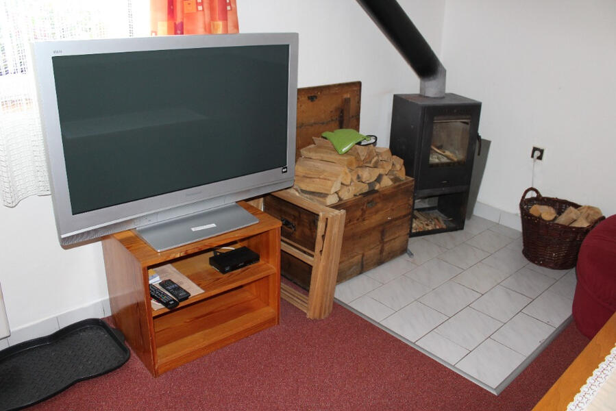 Televize a krbová kamna